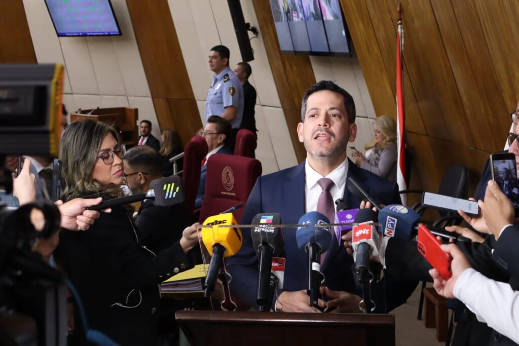 Cámara Baja inicia investigación a funcionaria por posible vinculación criminal